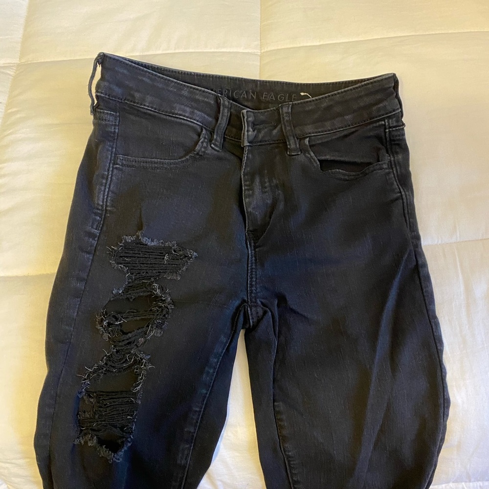 AMERICAN EAGLE black distressed mid rise jeans !